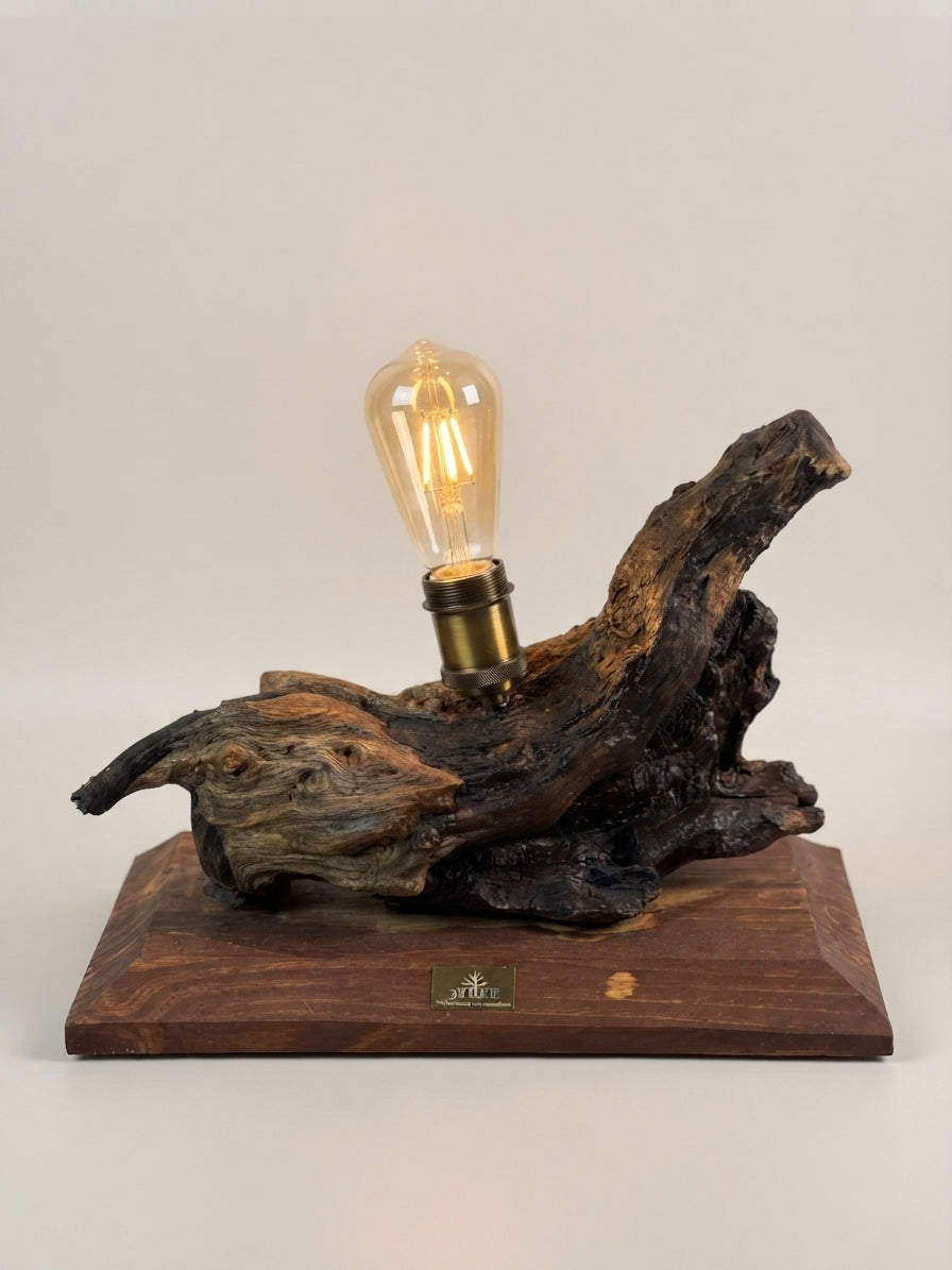 Sable Wolf Driftwood Lamp